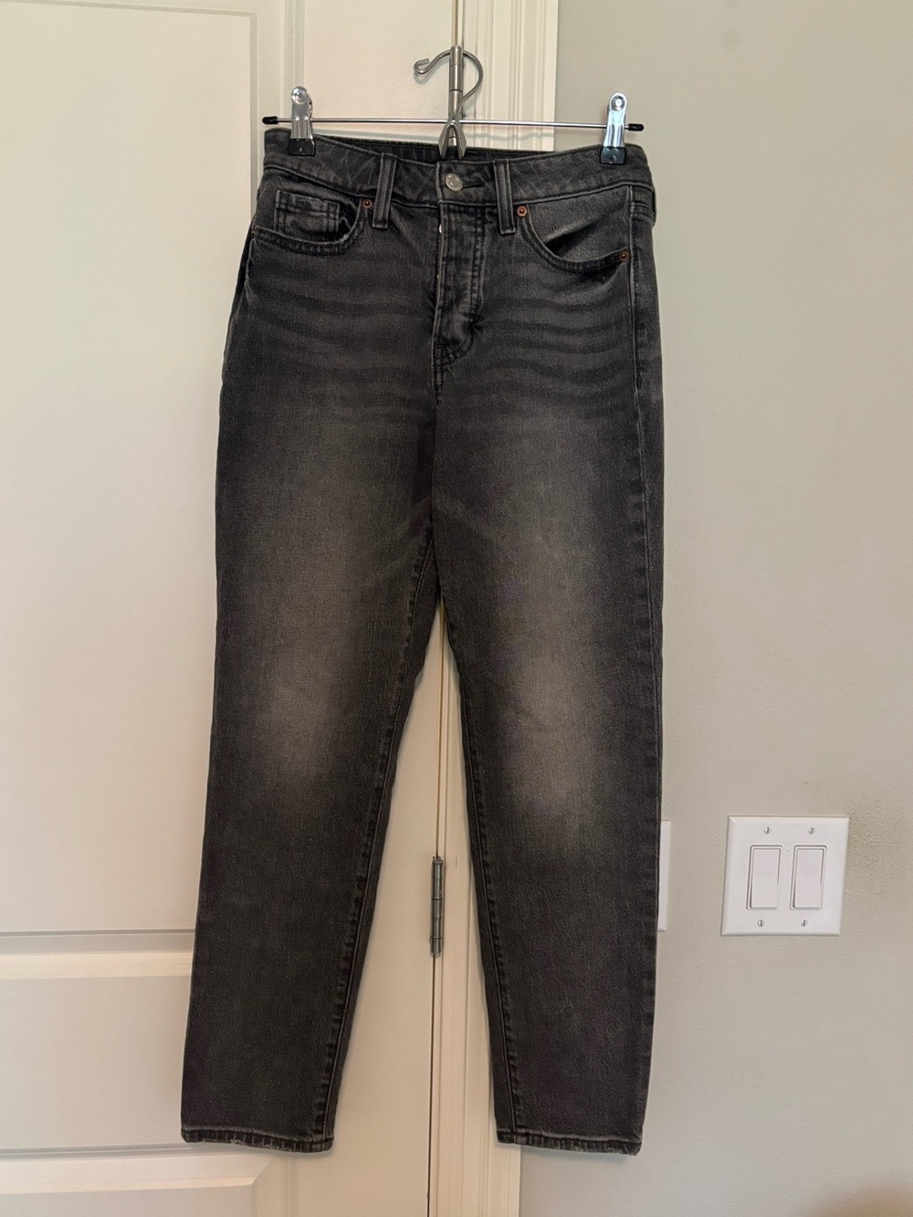Old Navy High-Rise OG Straight Jeans in Washed Black